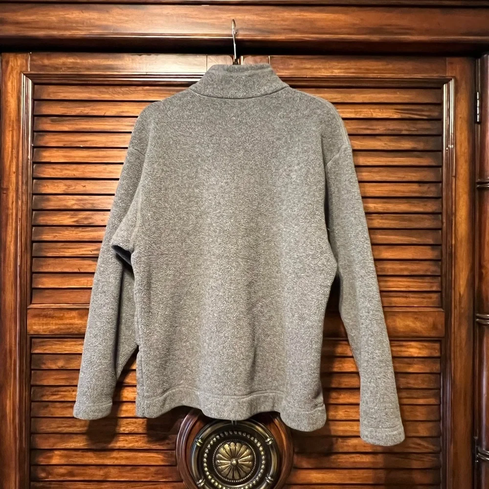 The North Face Men's Gray pullover Sweater Size Medium‎